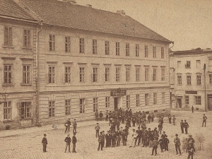 TOULKY MINULOSTÍ: Mořická škola na pozemku hřbitova. Počátky školství v Olomouci