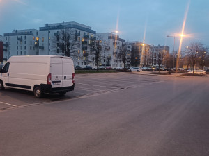 Parkoviště u Flory je prázdné, proč zde stavět parkovací dům, ptají se kritici. Olomoucká radnice plán obhajuje