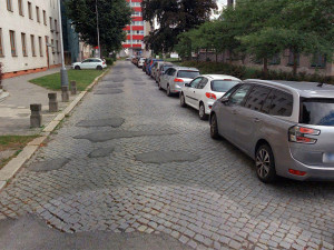 Ulici U Husova sboru v Olomouci čeká proměna, dlažební kostky nahradí asfalt